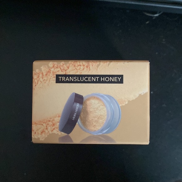 Laura Mercier
Translucent Loose Setting Powder_Honey - Picture 2 of 2